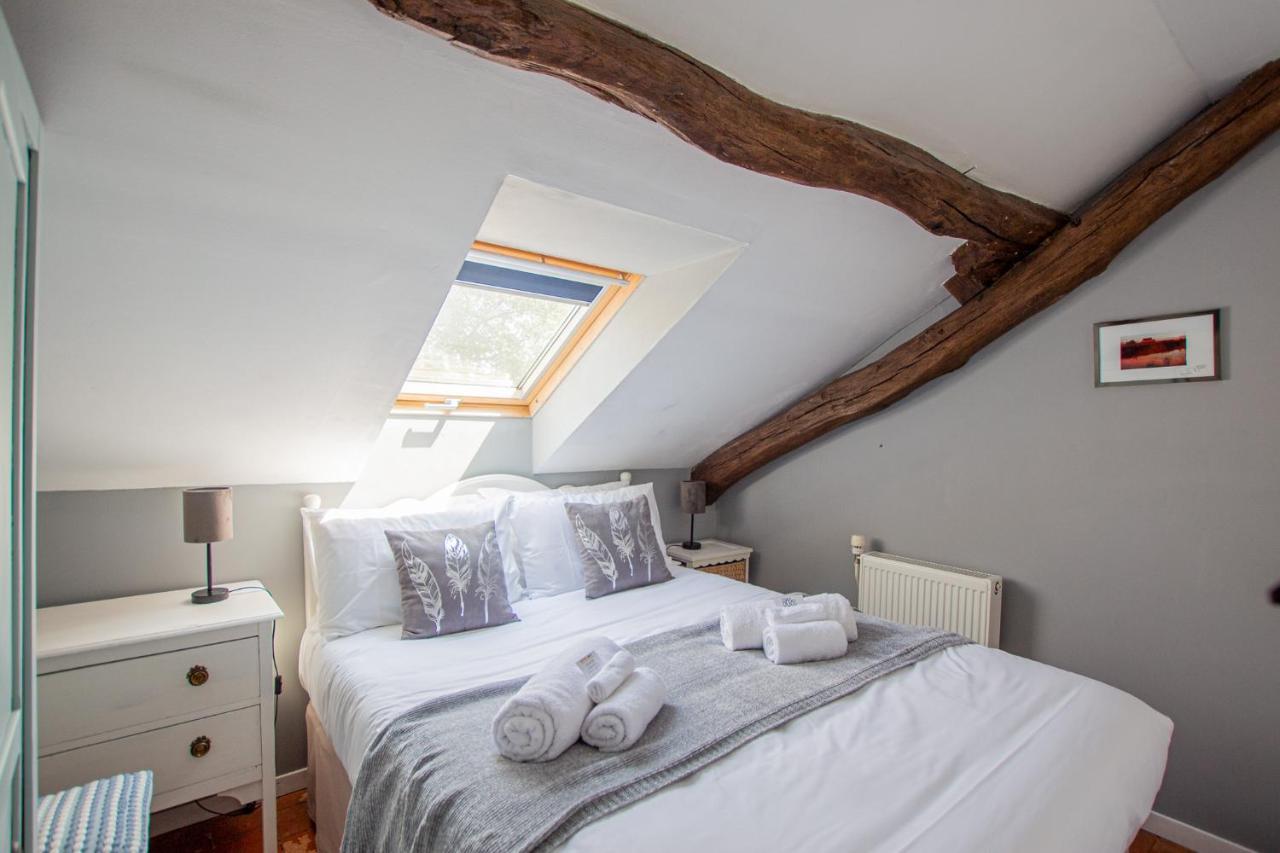 Roche-loire Holiday home *