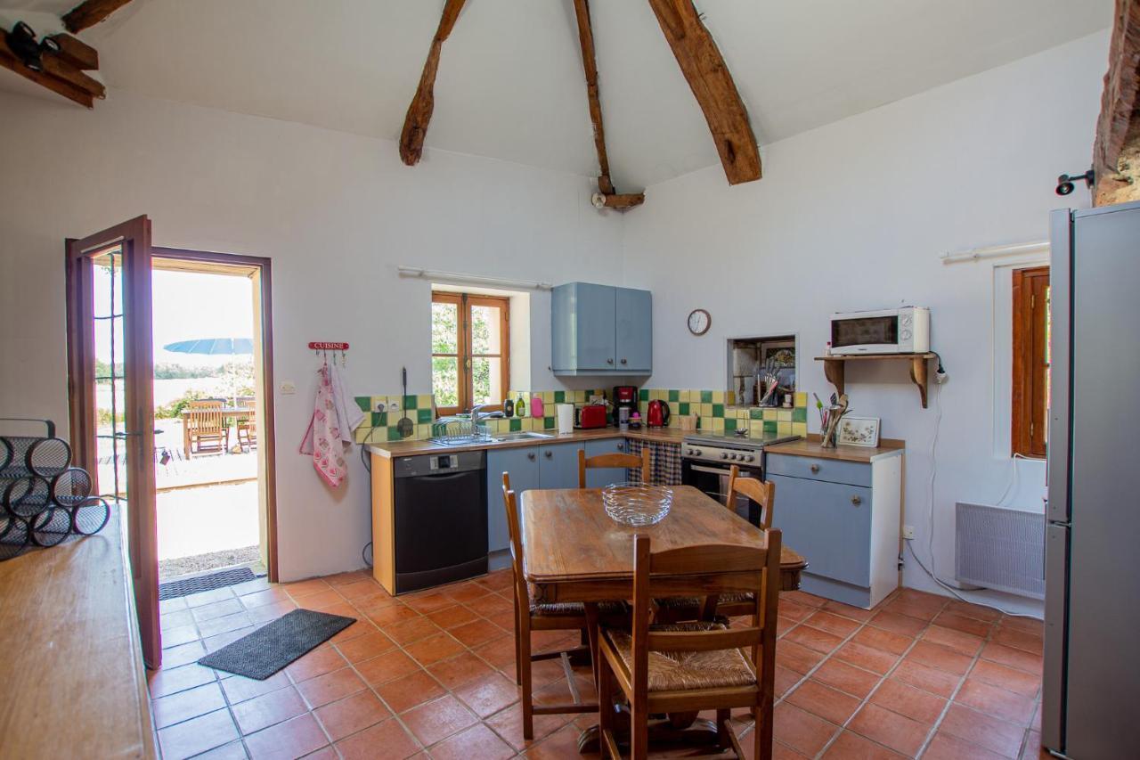 Roche-loire Holiday home *